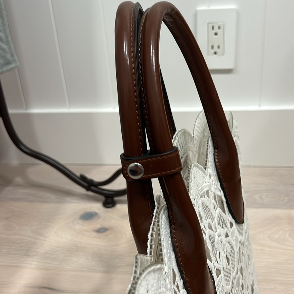 Elegant White Lace Tote Bag - Picture 4 of 6